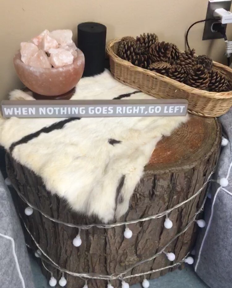 MsOskam's tweet photo. So excited to be starting off the school year at @NighthawksOse It was important for me to provide my grade 6s with a space to collect their thoughts. #cozycorner #OSEdiv14learns #edchat #classroomdesign #elemschool https://t.co/FWbcUEHBnK