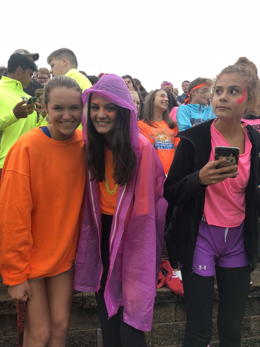 aliyah10296's tweet photo. happy birthday to my literal sister love you with my whole heart :) crazy to think you’re 18! live it up🤩🤩💛@brookeewroten https://t.co/T6qtEN6udb