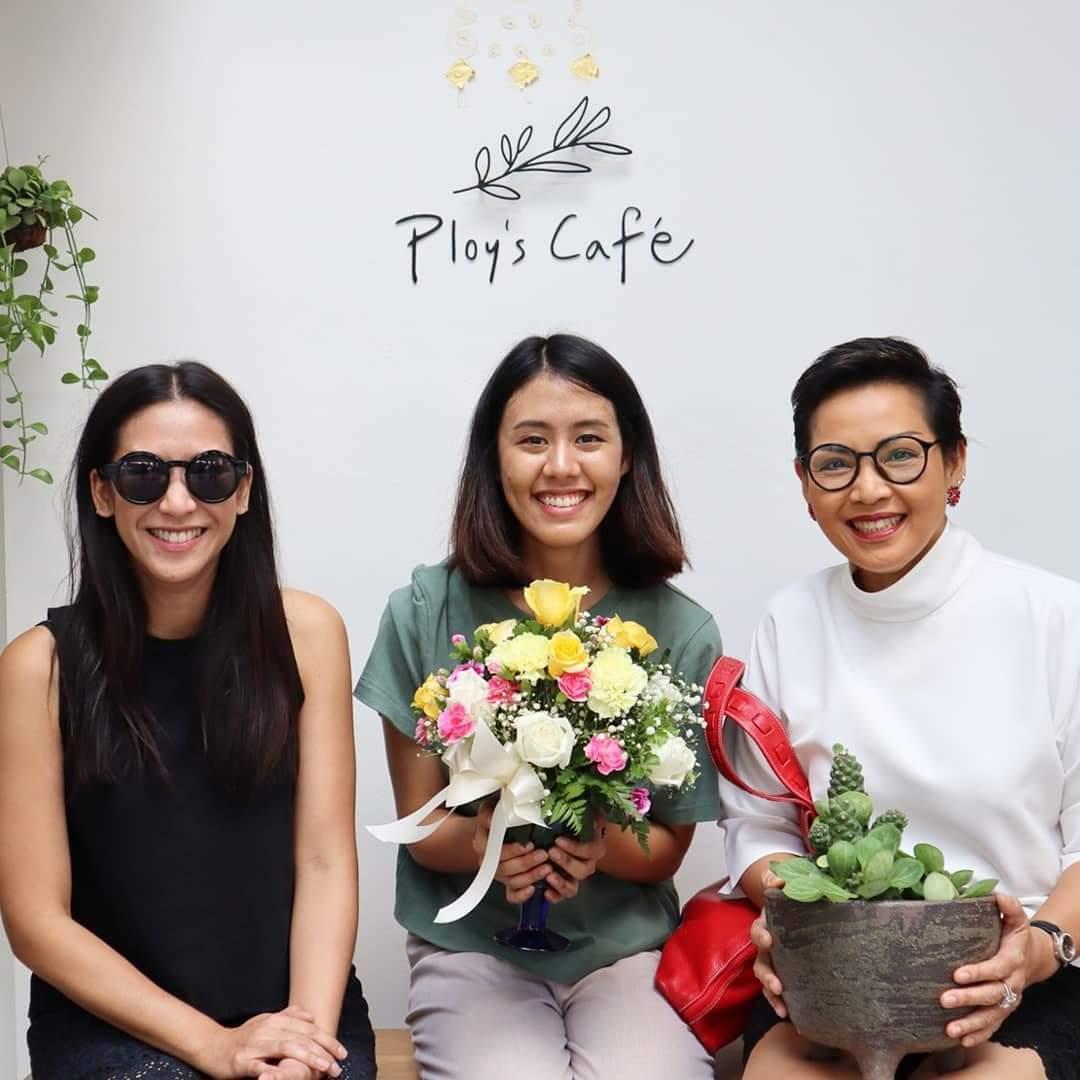 Poysian_jj's tweet photo. เชฟป้อม พี่ป๊อก ไปร่วมแสดงความยินดีวันเปิดร้าน “Ploy’s Café”ของพลอย SS1 ร้านพึ่งเปิดสดๆร้อนๆเลย
📍ถ.พระราม 6 มาทาง รพ.วิชัยยุทธ ร้านจะอยู่ทางซ้ายมือติดถนนเลย มีที่จอดรถ
IG : ployscafethailand
FB: https://t.co/XqB2iGeFY5
#ployscafethailand #ploymasterchef
#MasterChefThailand https://t.co/9jeZOjYqnM