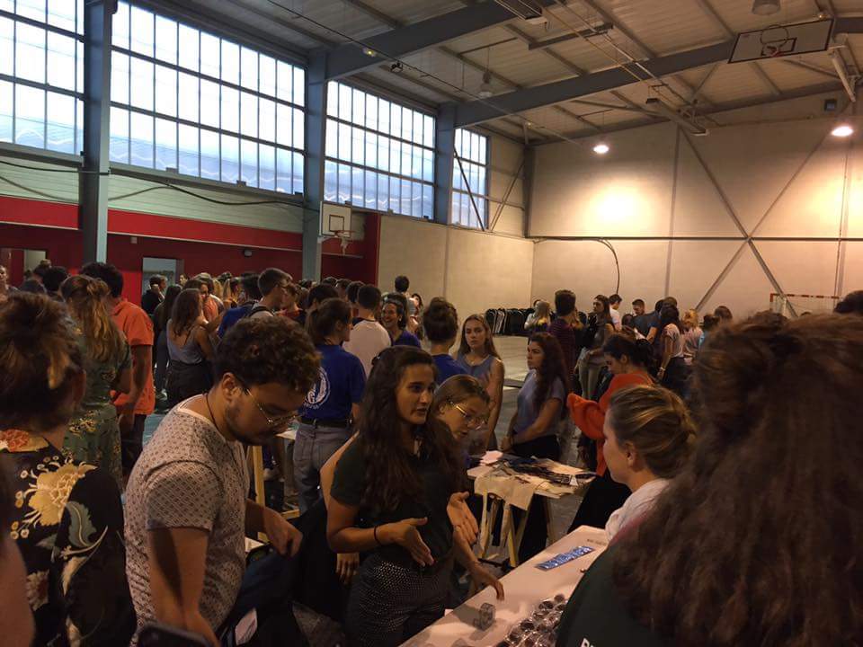 Hier soir le BDE et la multitude d'assos et clubs 1A étaient à Grignon pour se présenter à la promotion 193 ! Bienvenue à la nouvelle promo dans la grande famille AgroParisTech 🎉👩🏼‍🎓👨🏼‍🎓