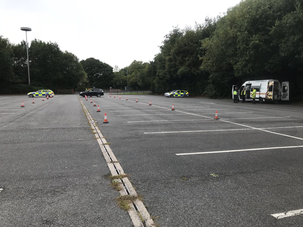 HumberbeatRoads's tweet photo. All set up and ready for a #opmermaid carriage of dangerous goods check day at Humber Bridge with partner agencies @HMRCgovuk @DVSAgovuk @H_S_E and Ministry of Defence Also looking for #loadsafety and other offences #832 https://t.co/xq6utPeDBq