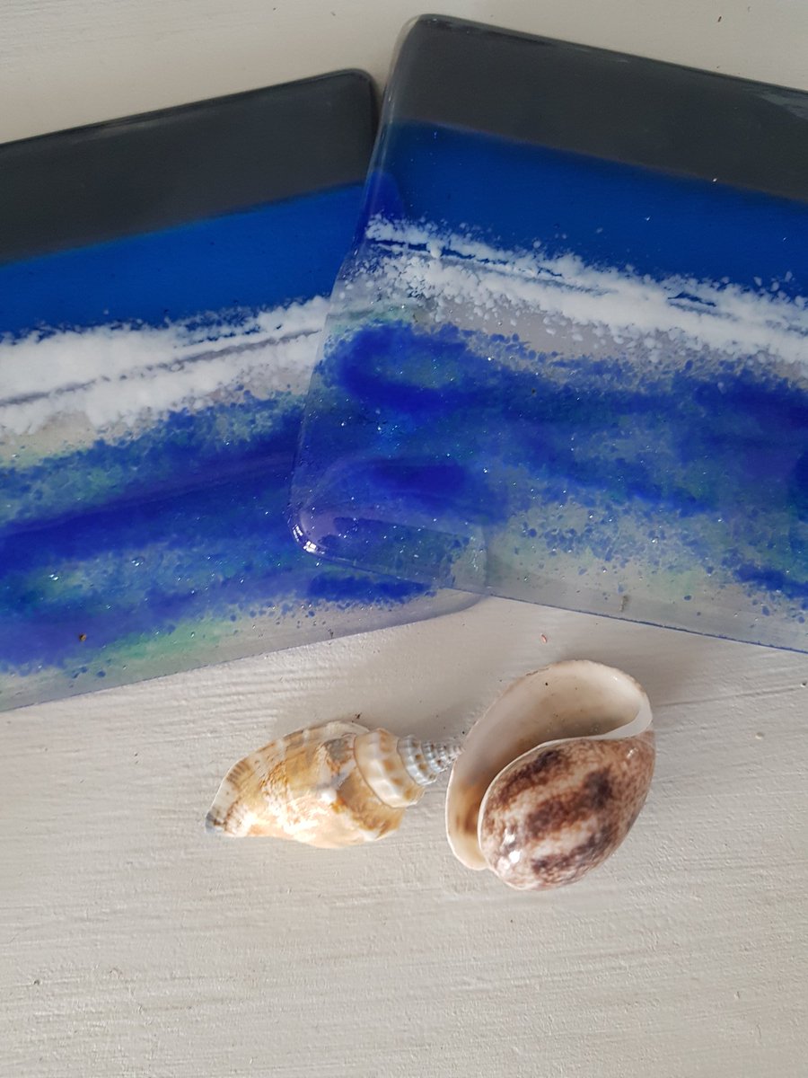 CreationsDevon's tweet photo. Ocean inspired fused glass coasters handmade in my home in Torquay Devon Check out my Etsy shop https://t.co/62htYV82tH #devonglasscreations #UKEarlyHour #handmadehour #handmade #ukgifthour https://t.co/q3xmplTZvc