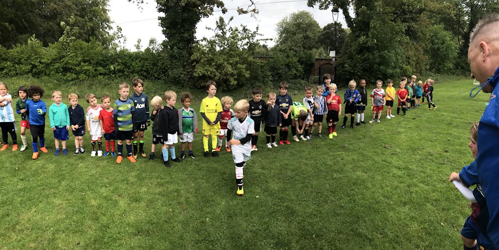 MiniKix_LPJFC's tweet photo. MINI KIX IS BACK ON A MONDAY NIGHT! Starting today ⚽️ 5-6pm at Longford Park School! Ages 3 - 6, all abilities welcome Girls &amp; Boys. In a fun and positive environment. For any more info drop me a message 😎 ⚽️⚽️@StretfordM32 @Champ_Stretford @GMPstretford @TraffordPagesUK https://t.co/NcbaSY2ELu