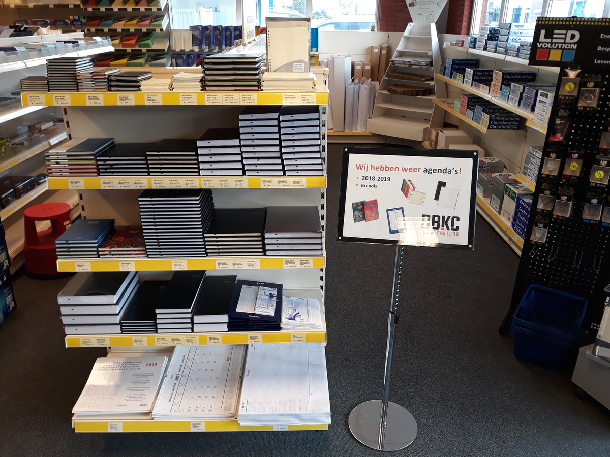 dbkcurk's tweet photo. De nieuwe agenda's zijn weer binnen! Kom langs in onze winkel voor het gehele assortiment.. #DBKC #Urk #agenda https://t.co/1ail6yk9tZ