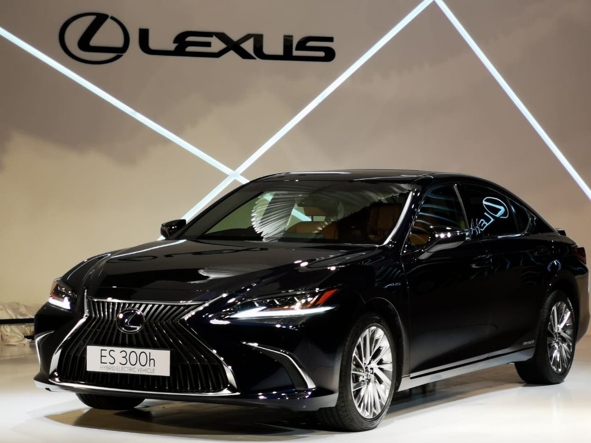 khushi_kingdom's tweet photo. This style of innovation #AllNewLexusES just won my heart .!! https://t.co/QdLksZsh3K