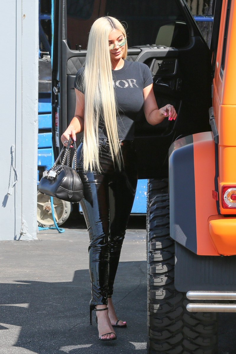 Kylie Jenner ออกมาในแอลเอ เมื่อวันที่ 7 กันยายนค่ะ