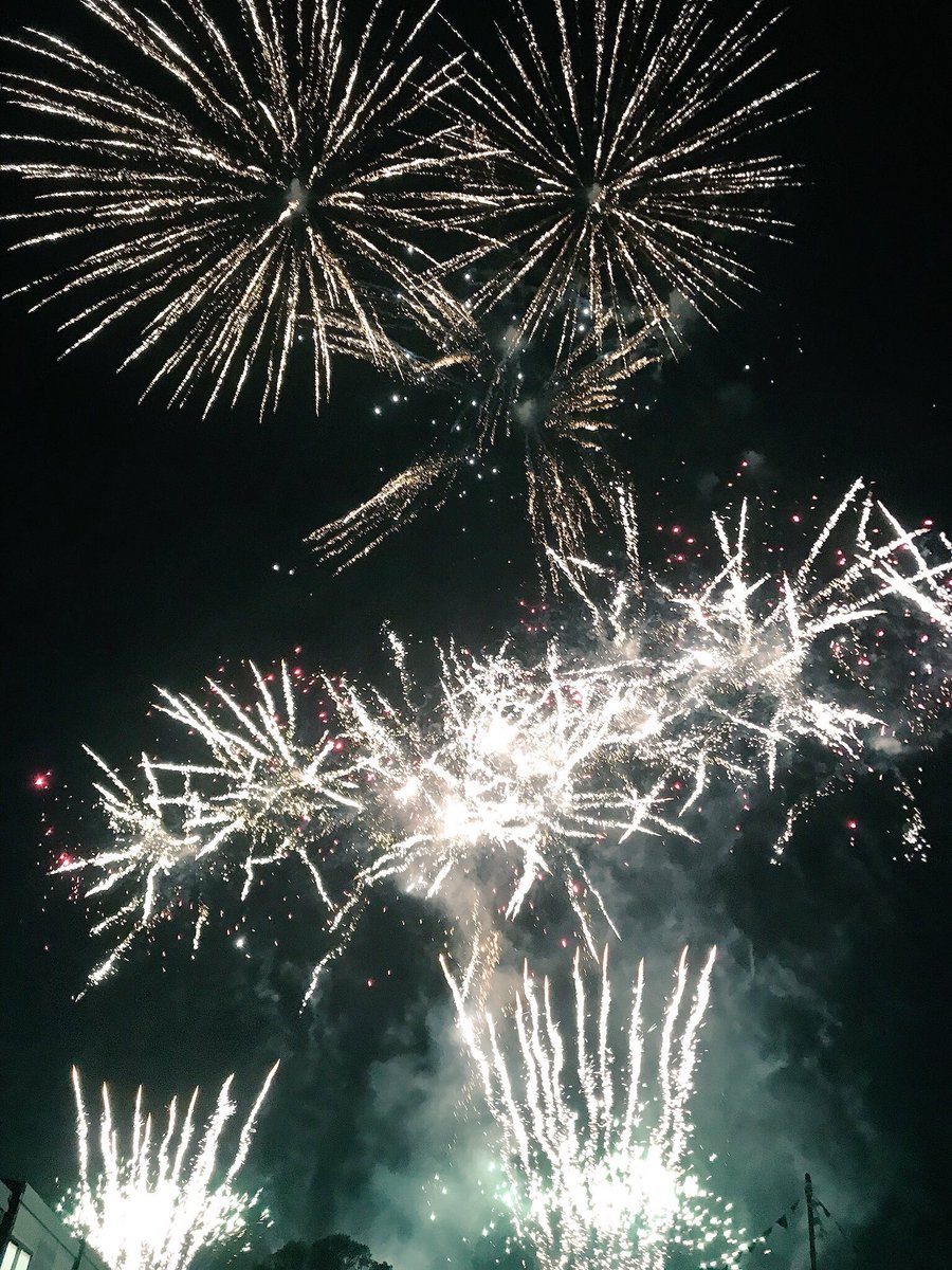 curly_mads's tweet photo. 2018年夏フェスお疲れ様でした❗️
最後は素敵な自然とダイナミックな花火がご褒美でした😊人も温かい場所💕
#宗像 #宗像フェス #夏の終わり #花火 #fireworkes https://t.co/XKHfVH0fjn