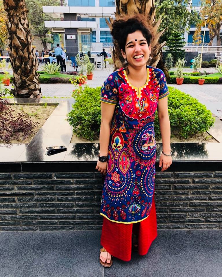 meghatron03's tweet photo. Kaun bola? .
.
Kaun bola?
.
.
Kaun bola bey ke fake candids hai? Confirm kiya hai maine yeh original waali hai! ๐คฃ๐คฃ๐คฃ
#colourpop #colourfulclothing #pallazopants #jhumkas #messybun #ootd #throwback #hashtags #laganepadtehain #bashogaya ๐คฃ https://t.co/kWl0h0Tsnh