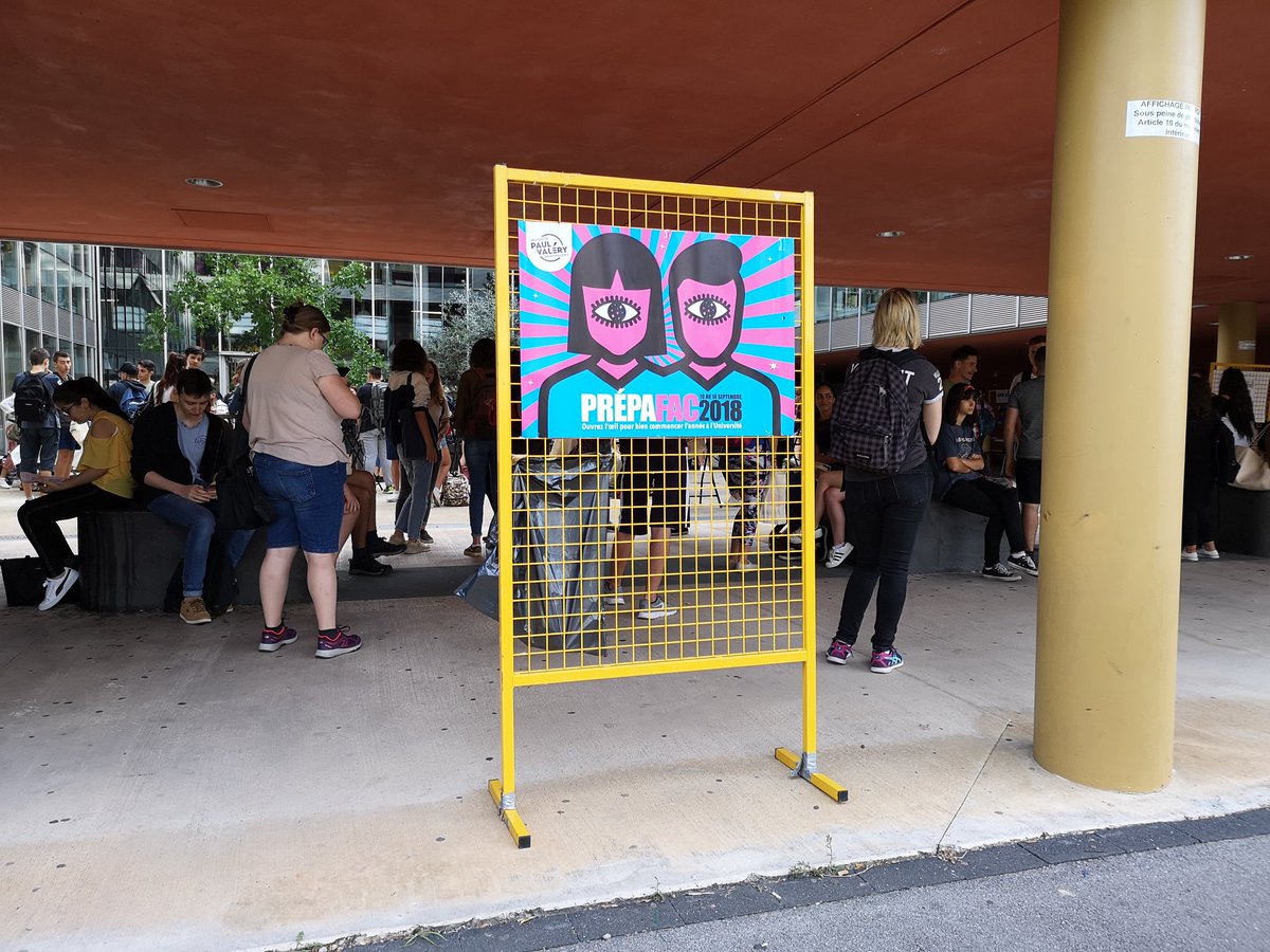 univpaulvalery's tweet image. Lancement de Prépafac pour les quelques 200 étudiants accueillis dans le hall du @ThtrelaVignette #Rentree2018 🥐☕ On commence par un jeu de piste &amp;amp; sport pour découvrir le campus 🤗 #PaulVa
