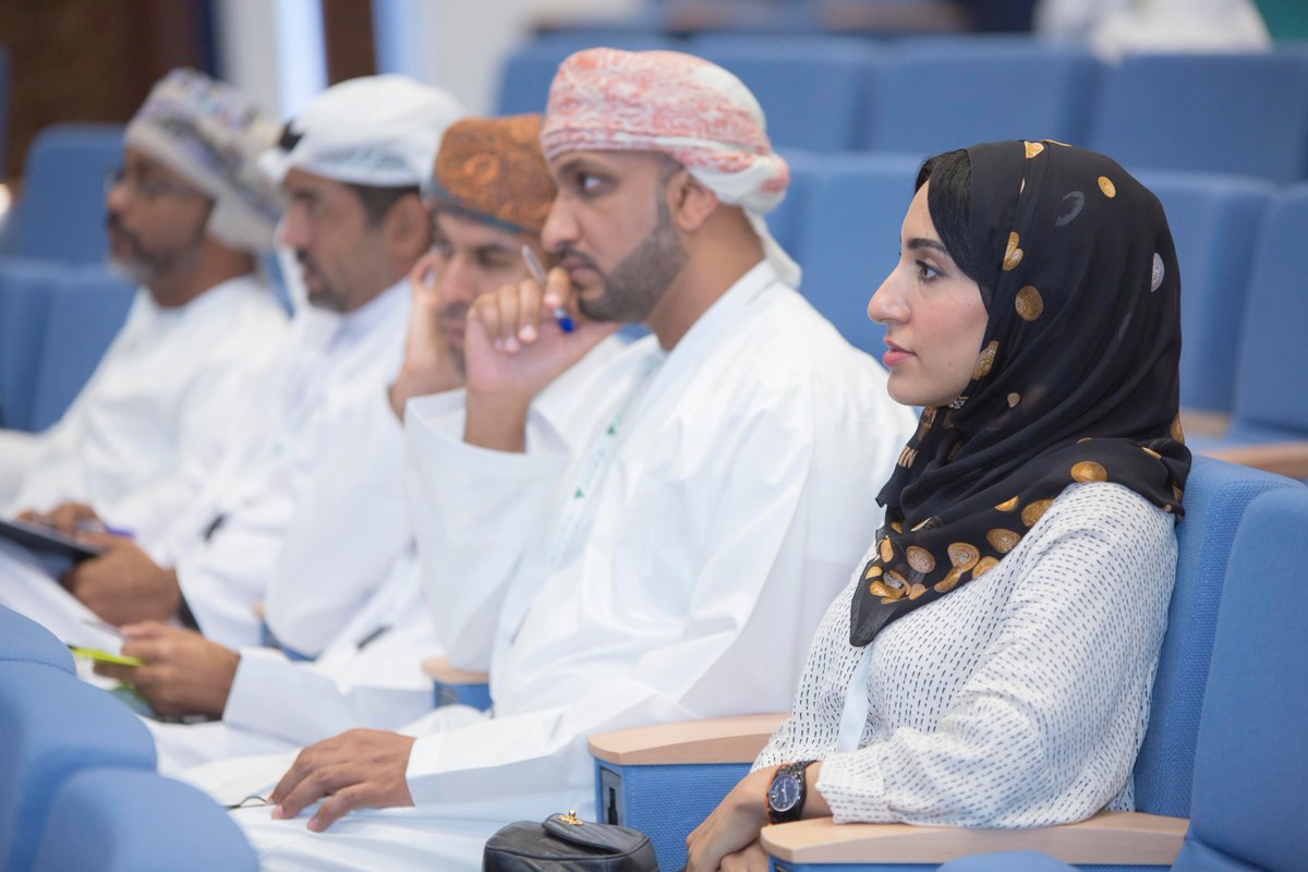 مرحلة العروض المرئية..  
مرحلة التنافس..💪
 التميز في التقديم ..👩‍💻
القدرة على الاقناع ..👍
وإبراز المميز في الشركة وإدارتها .. 
طلابنا يعرضون منتجاتهم وخدماتهم أمام لجنة التحكيم، ولكلٍ منهم طريقته ولكن جميعهم متميزون.. 
#إنجاز_عمان 
#برنامج_الشركة