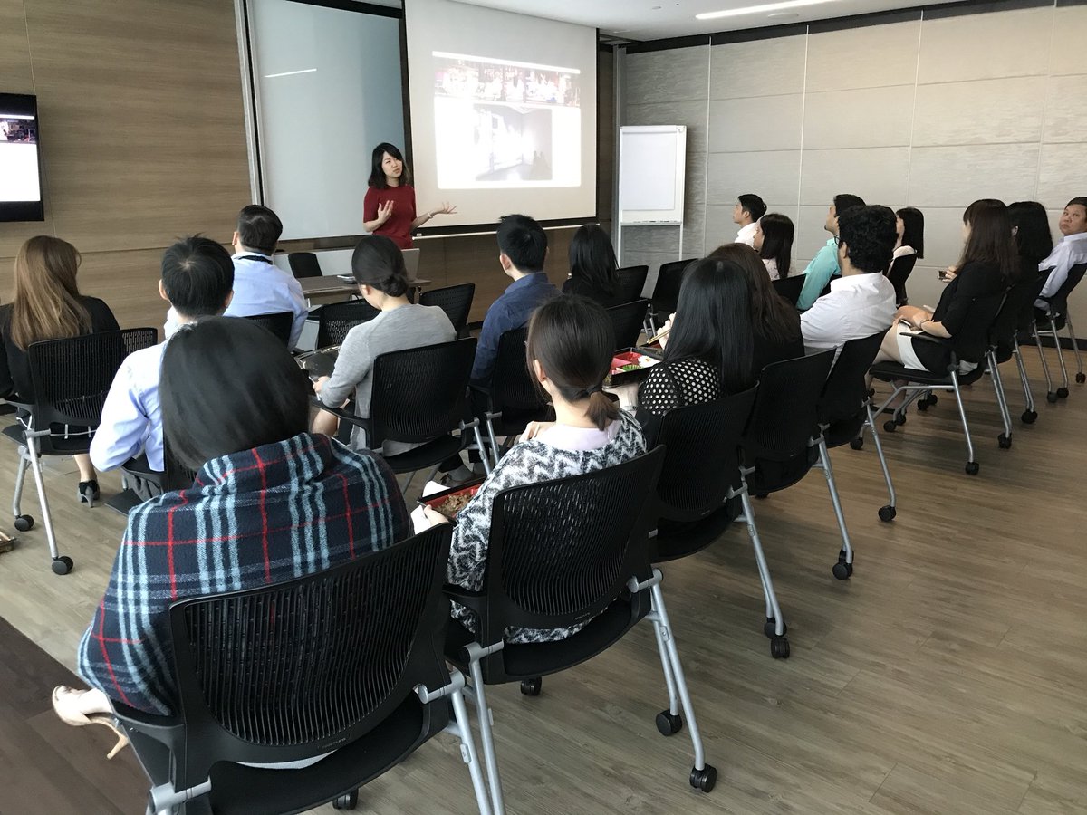 YaninaBlaclard's tweet photo. My old favourite topic on new horizons: #InnovationTechWeek that started today with a conference by @sarahchoojing for @SocieteGenerale staff in Singapore https://t.co/vJyMqbnyuG