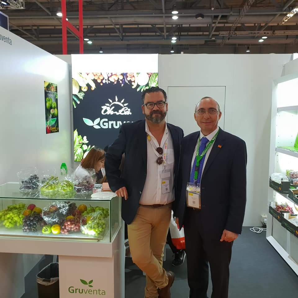 franciscoseva's tweet photo. Los conocí hace muchos años, desde el primer momento percibí su honestidad, profesionalidad y lo buenas personas que son, han abanderado la internacionalización hortofrutícola española en todo el mundo. @FerminSanchez__ @ASAJAMURCIA @COITARM @IngeniooStudio @juanantonioing https://t.co/1TnT0ax0km