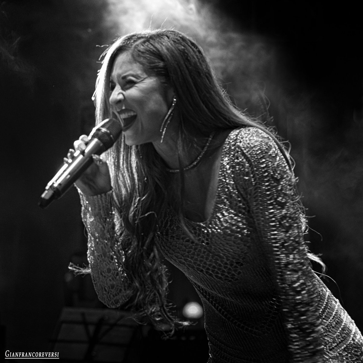 GinnyVeeMusic's tweet photo. In the right mood for the studio recording today !! Ready to create another song!! Another piece of me for you guys! 💗 #recordingstudio #record #recording #recordingsong #newsong #single #song #newsingle #bestalbum #best #bestsong #edm #pop #dj #djs #poplovers #edmlovers #style https://t.co/A6iTdln7DQ