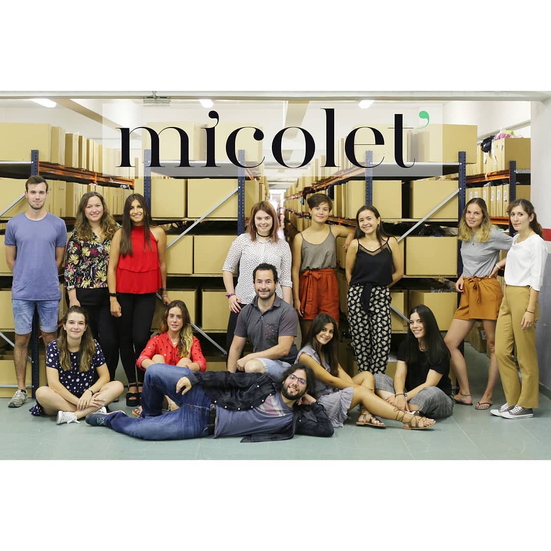 MicoletWeb's tweet photo. ¡Buenos días chicas!
Hoy os dejamos una foto del equipo de Micolet, muy divertido y sobre todo, internacional! ¡Nos encanta nuestro trabajo! #micolet #modabarata #lovemoda #team #equipomicolet

Puedes ver y comprar toda nuestra ropa y accesorios en https://t.co/WC9k6IZdCf https://t.co/7dftPsShtU