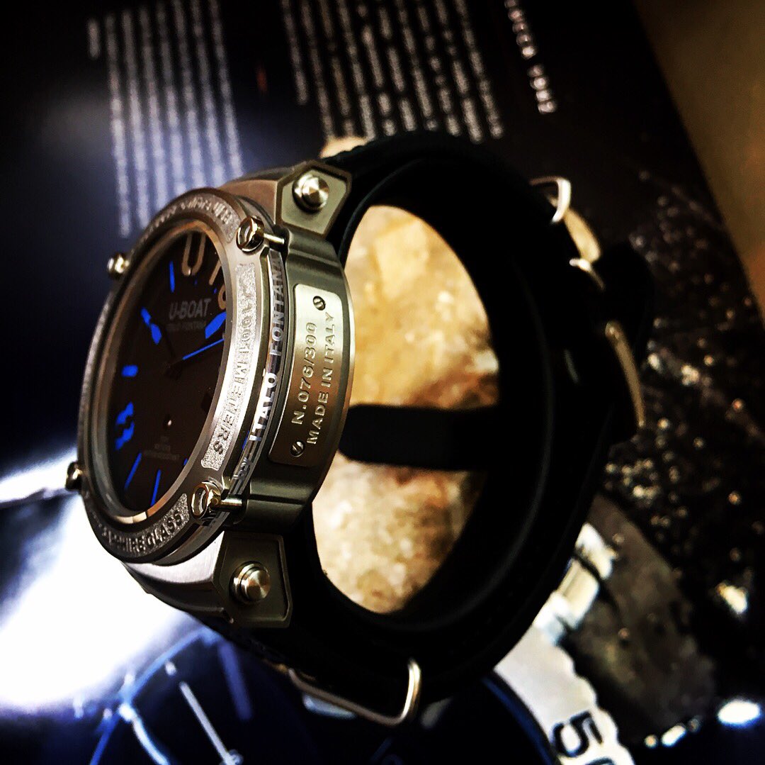 eurotakashimaya's tweet photo. 存在感抜群の1001m防水!
300本限定 チタンケース47mm
U-BOAT 8038
CLASSICO 47 1001 TIT BLU
¥690,000+tax
#uboat #ユーボート #イタリア #🇮🇹 #時計 #いかつい #存在感 #ダイバーズウォッチ #チタン #時計好き #automatic #機械式 #分厚っ #防水 #100atm #47mm #カッコいい #デザイン #design https://t.co/TPNnZTipOx
