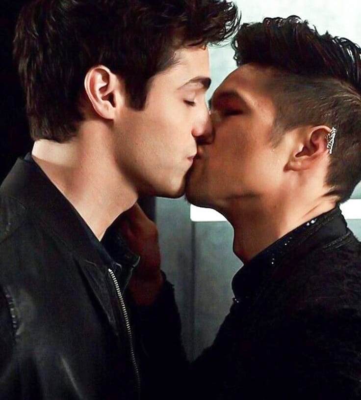 yeIIowstars's tweet photo. esse beijo é a coisa mais fofinha mdsss ❤ eu amo muito meu malec :")
#SaveShadowhunters https://t.co/C6RsckxNVM