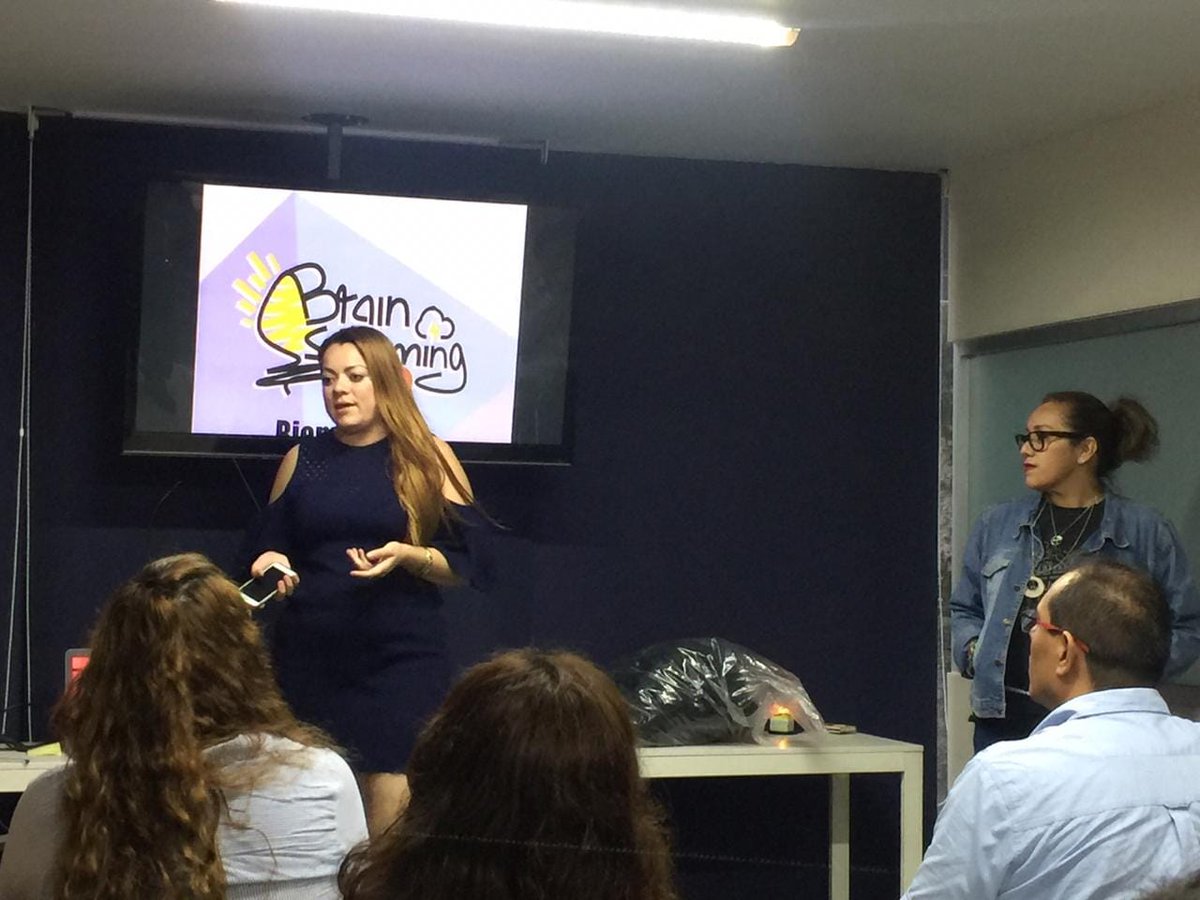 jazzVaDi's tweet photo. Presentación rapida #networking https://t.co/schkHaqMH1