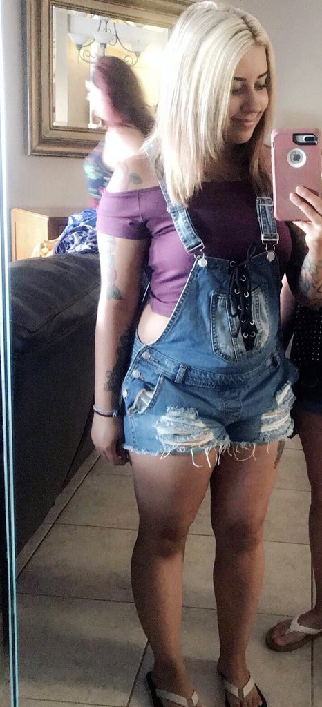 goddessnixie's tweet photo. Hereโs a throwback to May because I miss Florida oh so much.. I canโt wait to do some fun ass cash meets w/ my FL subs when I move to Daytona beach early 2019!
#FinDom #FemDom #paypig #efdp #cashmeet #floridasub #michigansub https://t.co/ik7Fv7yBql