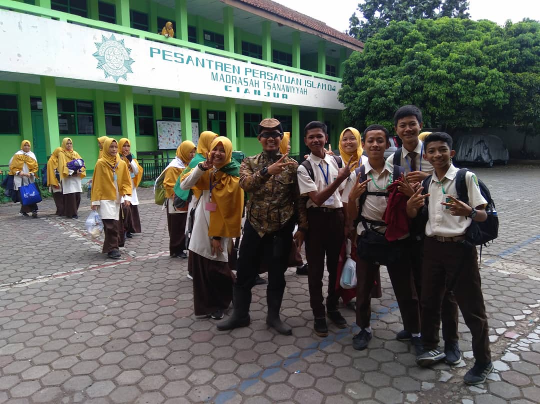ppi04cjr's tweet photo. Kegiatan LDKS santri @ppi04cjr tingkat Tsanawiyyah yg bertempat di PJ Persis Cibeureum, sekaligus tadabur-alam ke Mananggel.
#ppi04cjr #info_ppi04cjr #LDKS #SantriPersis #TsanawiyyahPersis https://t.co/uSlqHPEEMs