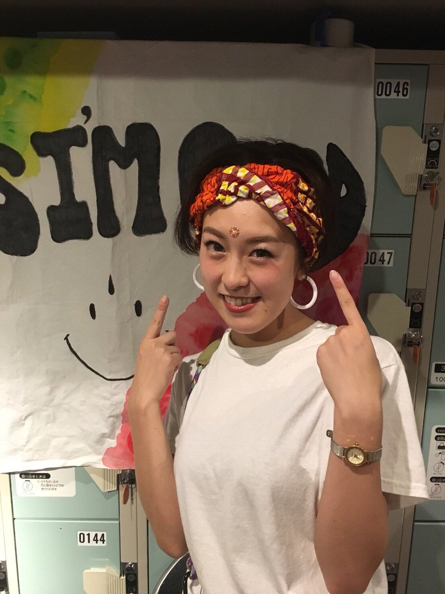 yigworld's tweet photo. 素敵ギャル達がビンディ着けてくれて幸せ🌺⚡️💓
その場で着けてくれるの嬉しい…
みんな可愛い〜〜! #blownight #ビンディ https://t.co/5D0yRJjA4N