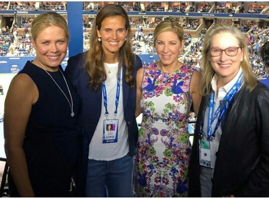 cmerylstreep's tweet photo. Meryl at the Us open 2018
#merylstreep #usopen2018 #henrygummer #brigittelacombe @fannydw https://t.co/mPXNlJj9iT