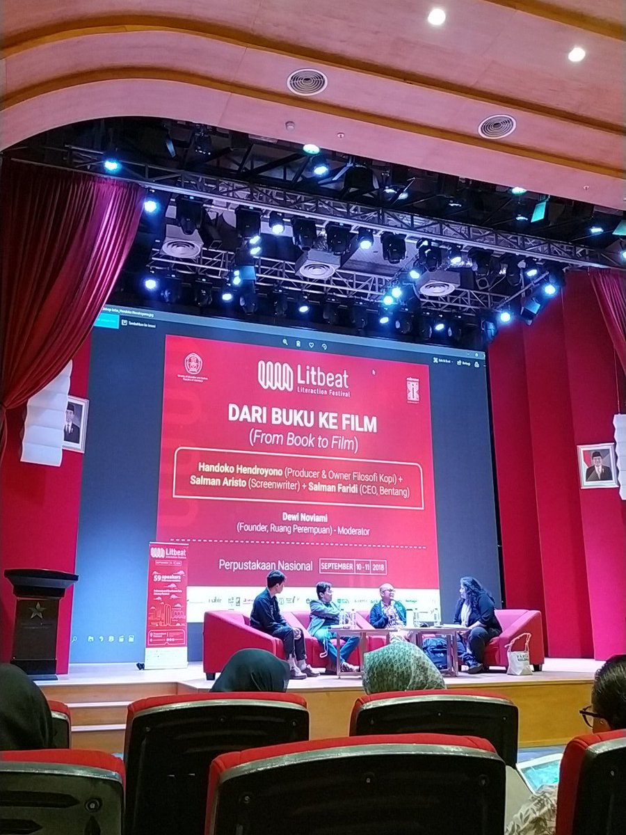 yanipatrik's tweet photo. One of the panel discussions in #litbeat. Still plenty of great classes, discussions and more here. And still time for you to join and attend. Only for two days! https://t.co/NzPPIz5hHX