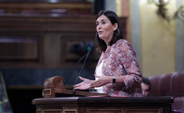 eldiarioes's tweet photo. Las inverosímiles explicaciones de la ministra Carmen Montón sobre su máster https://t.co/qUoMkj9yFJ Por @raquelejerique y @gallaup https://t.co/COpAezOLhf