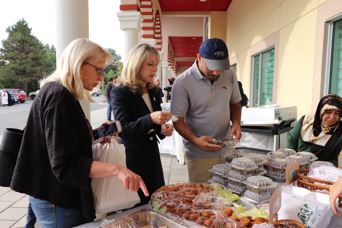 Thanks @DrFullertonMPP for visiting our event among her busy schedule.Our youth had  a chance to ask about education in Ontario.She also visited all the tables #CTHF #ottawa #ottawaevents #kanata