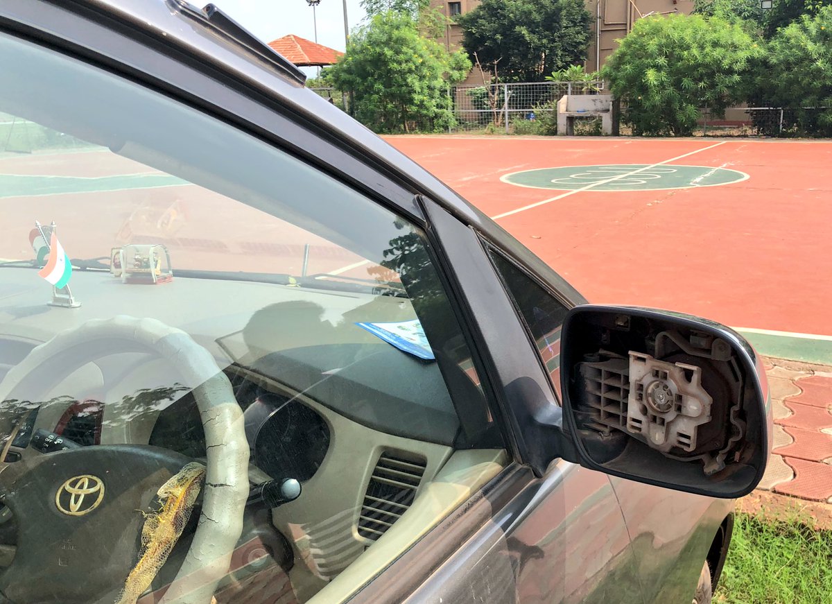 SwamiBrahmachit's tweet photo. Dear @RahulGandhi , you claim yourself as a Shiv bhakt.
Today is monday &amp; I was going to a nearby Shiva temple to do Rudra puja. Your paid congress goons stopped my vehicle, broke the car mirror &amp; threatened to burn it. Is this how you behave with ur fellow devotee? #BharatBandh https://t.co/34xtL0FvOY