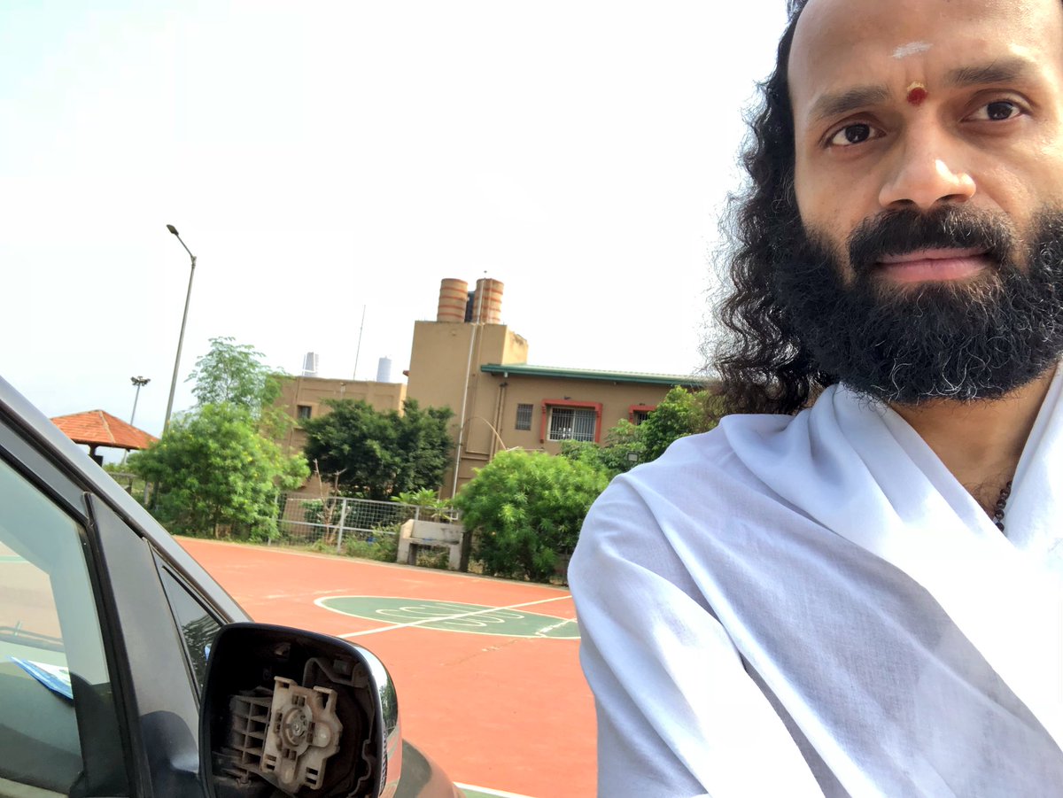 SwamiBrahmachit's tweet photo. Dear @RahulGandhi , you claim yourself as a Shiv bhakt.
Today is monday &amp; I was going to a nearby Shiva temple to do Rudra puja. Your paid congress goons stopped my vehicle, broke the car mirror &amp; threatened to burn it. Is this how you behave with ur fellow devotee? #BharatBandh https://t.co/34xtL0FvOY