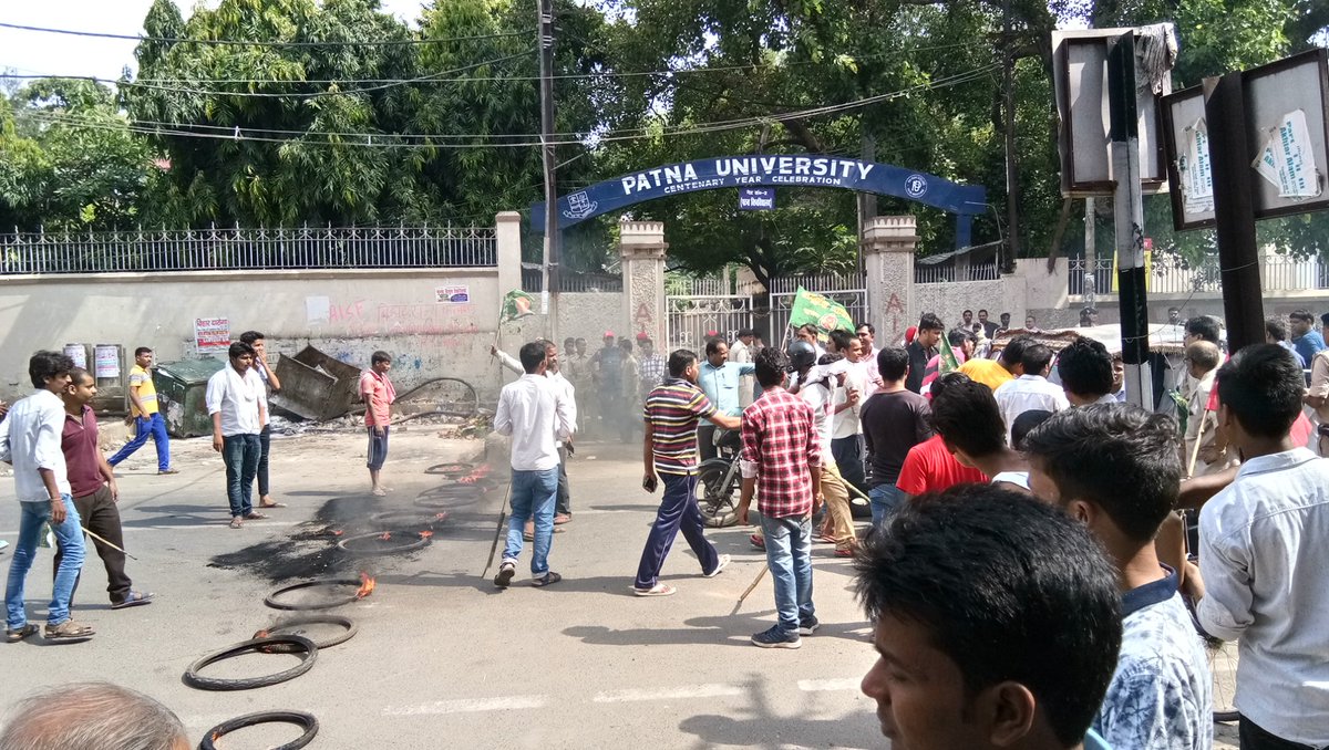 moghis_hashmi's tweet photo. Protest at patna university #BharatBandh @RahulGandhi @yadavtejashwi @INCIndia @shaktisinhgohil @laluprasadrjd @aajtak @abpnewstv https://t.co/4xkRz91tsf