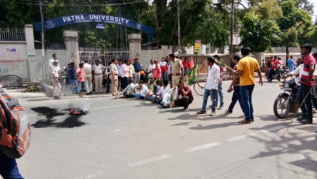 moghis_hashmi's tweet photo. Protest at patna university #BharatBandh @RahulGandhi @yadavtejashwi @INCIndia @shaktisinhgohil @laluprasadrjd @aajtak @abpnewstv https://t.co/4xkRz91tsf