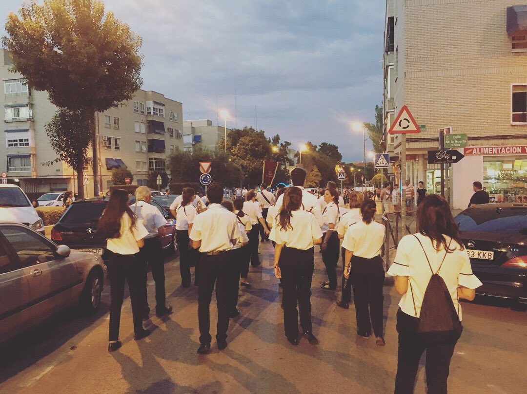¡Buenos días amigos! 😊
Os dejamos fotos de los últimos actos que hemos tenido: fiestas de Daganzo en honor al Cristo de la Luz y la  Virgen del Espino y procesión en San Fernando acompañando a la Soledad.