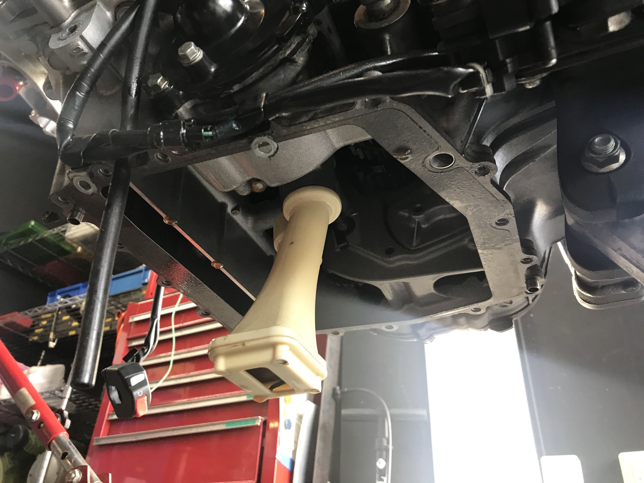 ぶーりん みんなちゃんと ウイリー 用にエンジン加工してますか そのままウイリーすると壊れてしまうバイクも沢山あるから気を付けましょう オイルパン加工 ストレーナー加工 焼き付き防止 エクストリーム バイクスタント スタントライフ