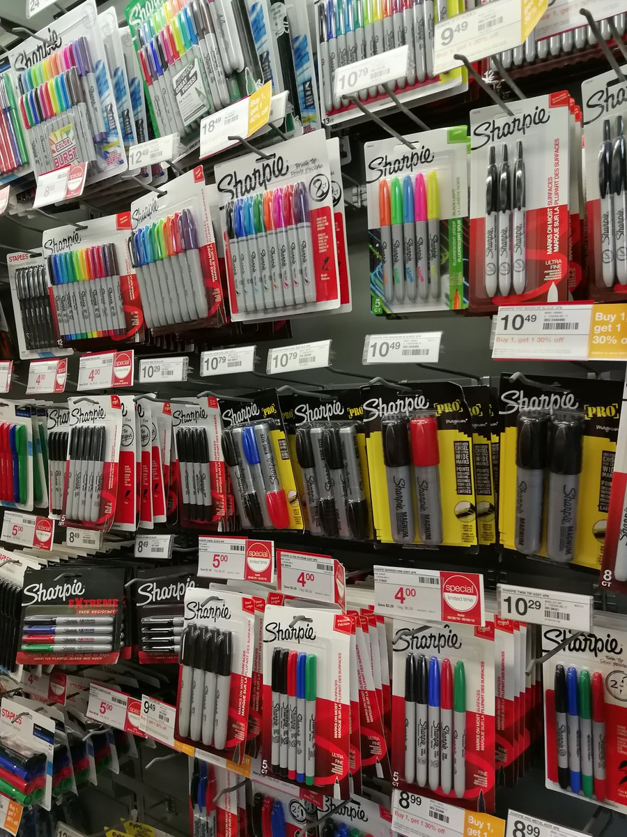 SciVisTo's tweet photo. Was macht der gemeine graphic recorder wenn er mal raus kommt von der, geht zu staples und kauft neue Stifte! 😅 #sharpielove https://t.co/kOLlkPnX6n