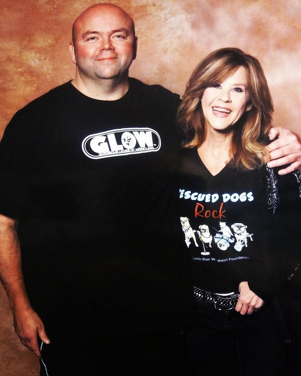 ChefDallion's tweet photo. Me with Linda Blair A Dream Come True. #RoseCityComicCon @LindaBlairWF #lindablair @RealLindaBlair https://t.co/oJWTwTQL6d