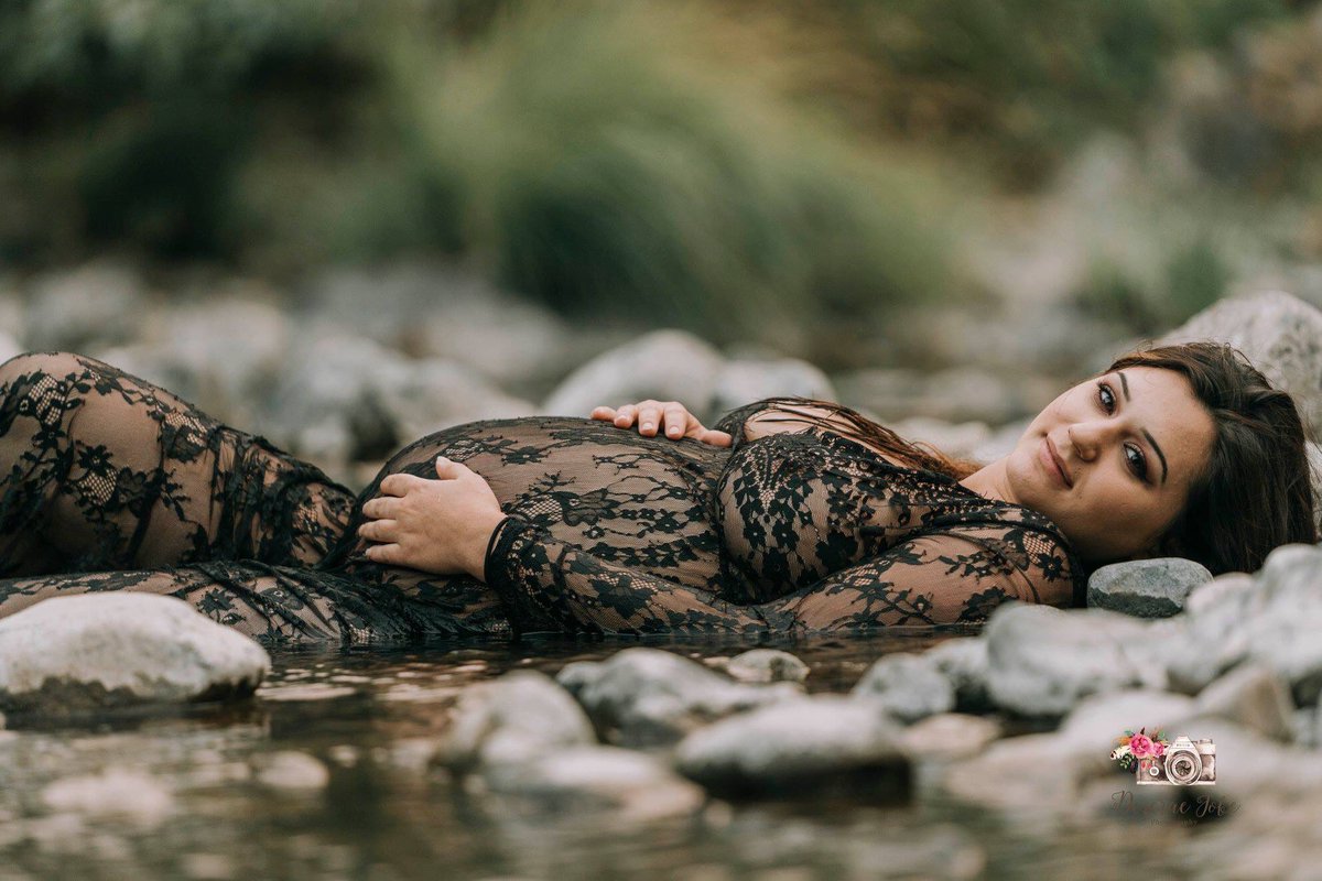 DezeraeJobe's tweet photo. Come and Adventure with me............

if you love and admire my work please take the time to share away. 
#dezeraejobephotography #maternityphotography #maternityfashion #maternity #river #pregnant #rogueriver #southernoregonphotographer #oregonphotographer #travelwithme https://t.co/s6W4yXTVgh