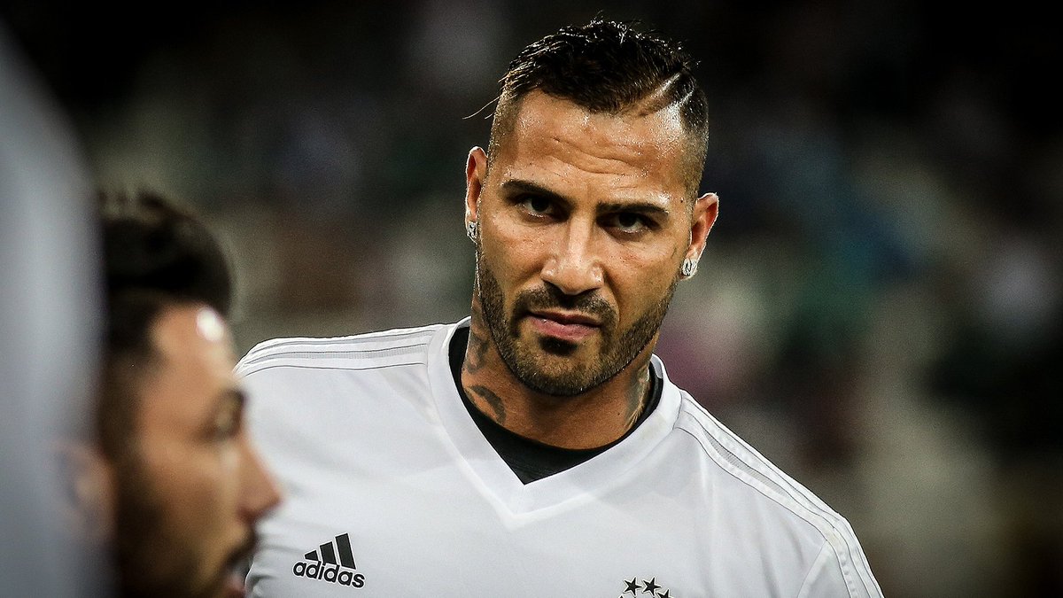 Beşiktaş'la 2 yıllık daha sözleşmesi bulunan 35 yaşındaki Ricardo Quaresma, teklif alması durumunda siyah-beyazlı ekipte uzun yıllar kalmayı planlıyor. (@fanatikcomtr)