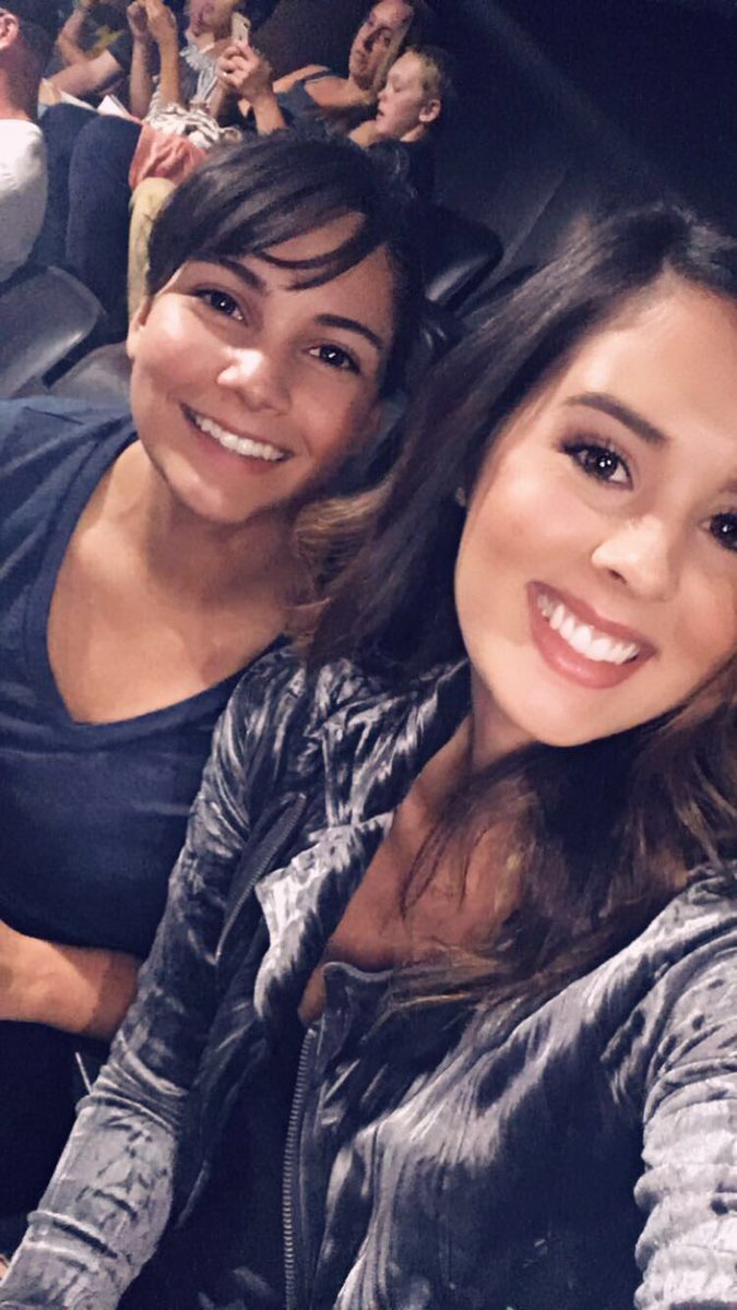 AspenChacon's tweet photo. Told my professors I had to go home for an emergency... does this count?🤷🏽♀️
#blakeforbachelor
@madddsss03 https://t.co/Vdk31CE2W9