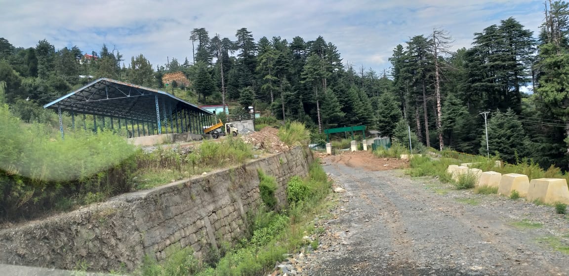 dhpm_jk's tweet photo. Today on 10.09.2018, Area #Marketing Officer and Assistant #Grading #Marketing Officer and other Officers take stock on-going #construction work of Batote #Mandi. https://t.co/NE7s1igO3B