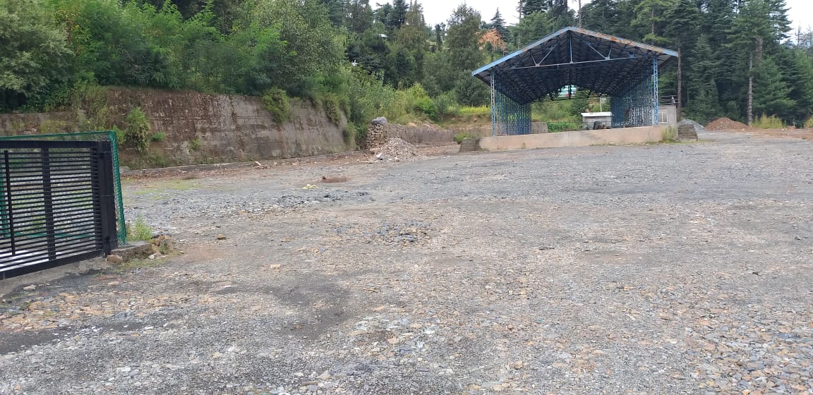 dhpm_jk's tweet photo. Today on 10.09.2018, Area #Marketing Officer and Assistant #Grading #Marketing Officer and other Officers take stock on-going #construction work of Batote #Mandi. https://t.co/NE7s1igO3B