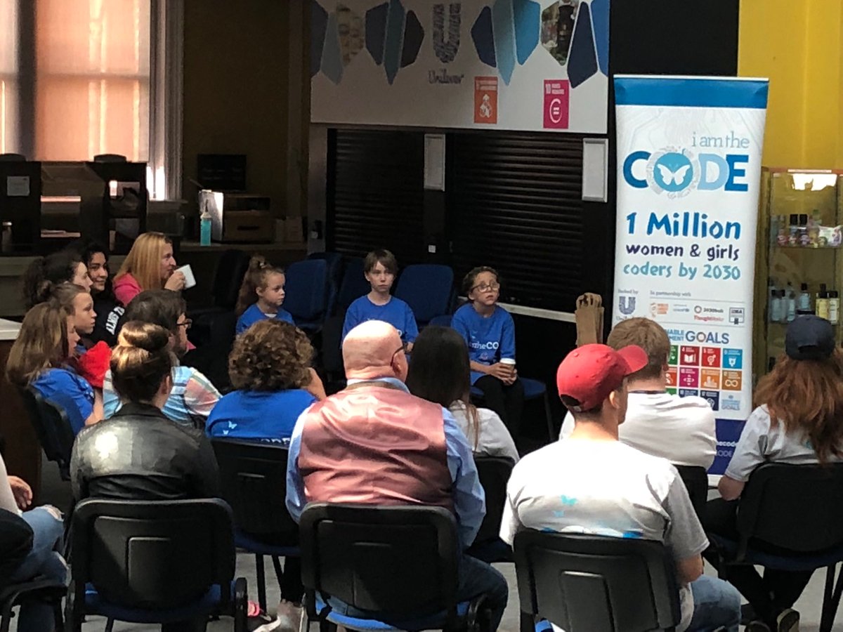 JayneM00re's tweet image. I am so proud of Georgia Katie and the rest of her team who only won @i_amthecode #GlobalGoals #hackerthon yesterday - thank you @mjamme for inspiring the next generation of women!