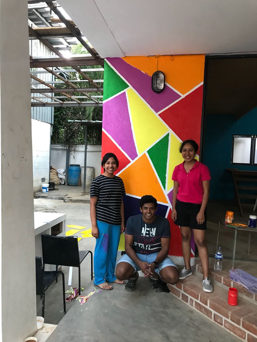 Eternity_blr's tweet photo. Our super cool volunteers from #ShrishtiSchool , #CKP &amp; Archana - art teacher interact with actor- art director #AvinashNarasimharaju as we prep the venue for #HeartOfArts - the 2-day fest @Eternity_blr on September 14 &amp; 15. Tickets on bookmyshow.
Be there, support art, have fun! https://t.co/8WYZRBhSg6