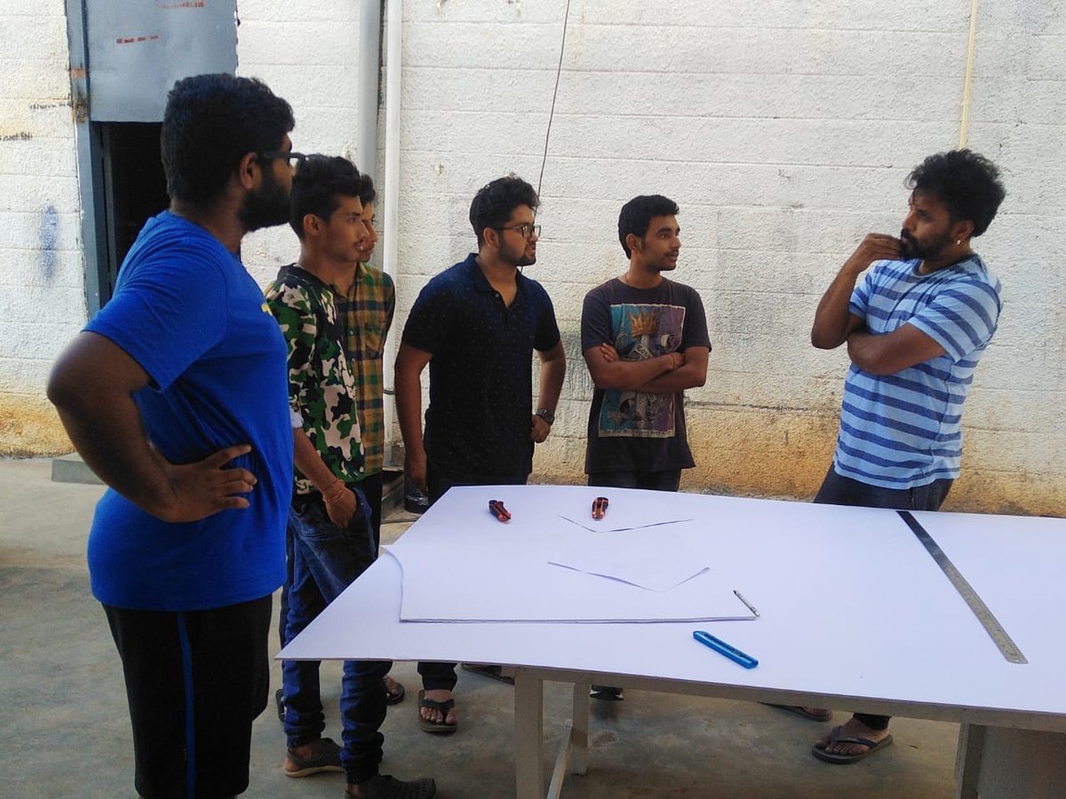 Eternity_blr's tweet photo. Our super cool volunteers from #ShrishtiSchool , #CKP &amp; Archana - art teacher interact with actor- art director #AvinashNarasimharaju as we prep the venue for #HeartOfArts - the 2-day fest @Eternity_blr on September 14 &amp; 15. Tickets on bookmyshow.
Be there, support art, have fun! https://t.co/8WYZRBhSg6