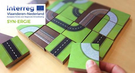 SYN-ERGIE is een project dat zich richt op oplossingen voor de toenemende drukte op het wegennetwerk. Na een halfjaar is het tijd om de tussentijdse balans op te maken tijdens een netwerkevent op 27 september in Antwerpen. Meer info en inschrijven: goo.gl/Btx2pv