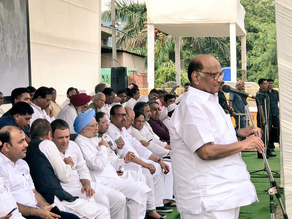 PawarSpeaks's tweet photo. Joined @INCIndia President @RahulGandhi at #RamlilaMaidan in Delhi to support the call for #BharatBandh. It is necessary to make the government understand that they have completely failed to serve the nation. https://t.co/xURQyy4pU5
