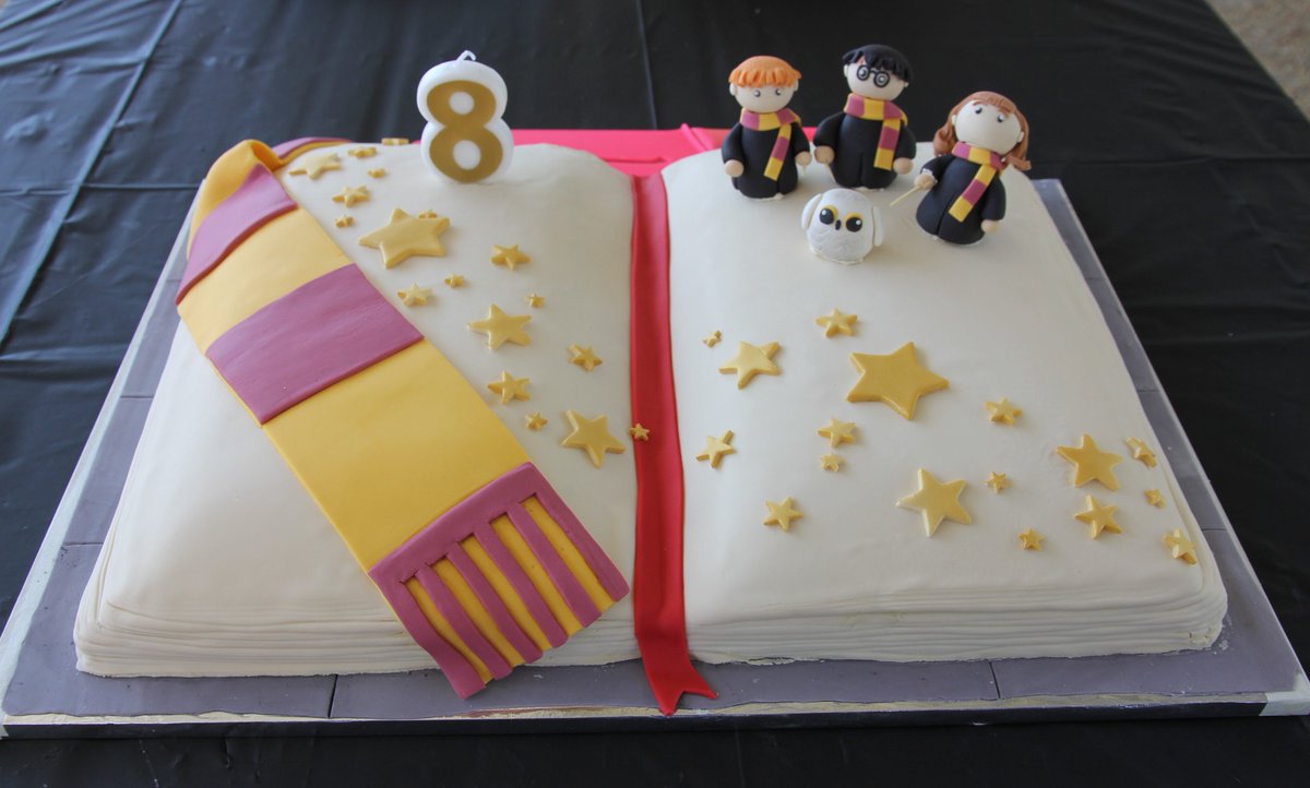 MrsStatic's tweet photo. Well the #MrsStaticKitchen has been extremely quiet lately, but over the last weekend we changed that.
Presenting the latest fun creation .... #HarryPottercake I had fun with this #HarryPotter #cake #fondant #cakefun #handmade https://t.co/X8426TkhmV