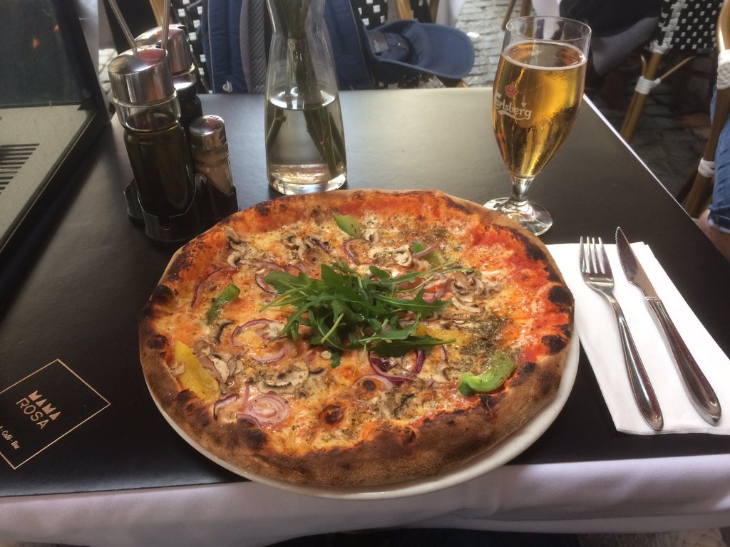 Travelnpack's tweet photo. #MyFootballTrainingIncludes pizza and beer. The breakfast of champions https://t.co/m9DpxBJRNt