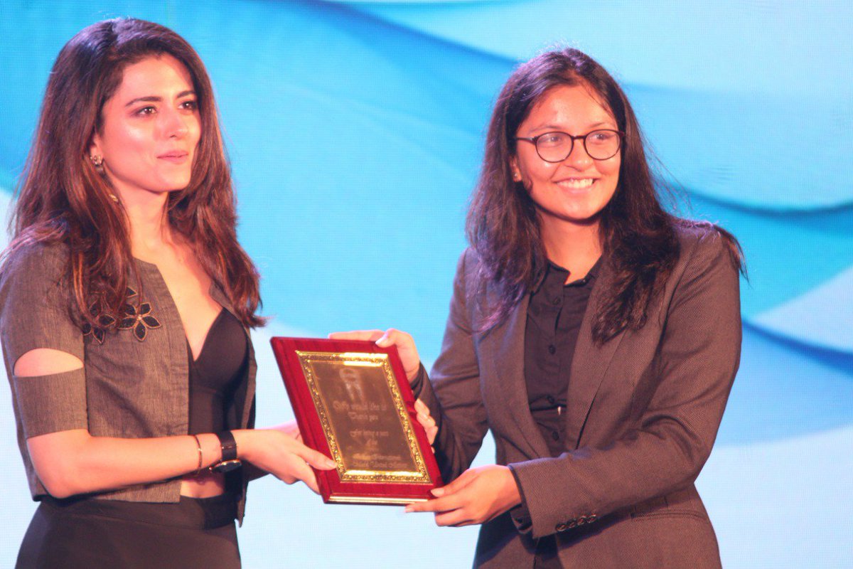 iimunofficial's tweet photo. We at IIMUN were thrilled to have Mrs. Riddhi Dogra as our only female host for our Championship Conference 2018 her energy on stage was only second to that of the audience!
@iRidhiDogra #Championshipconference #movementtounitenations #munclave https://t.co/wGnJHUXOgi