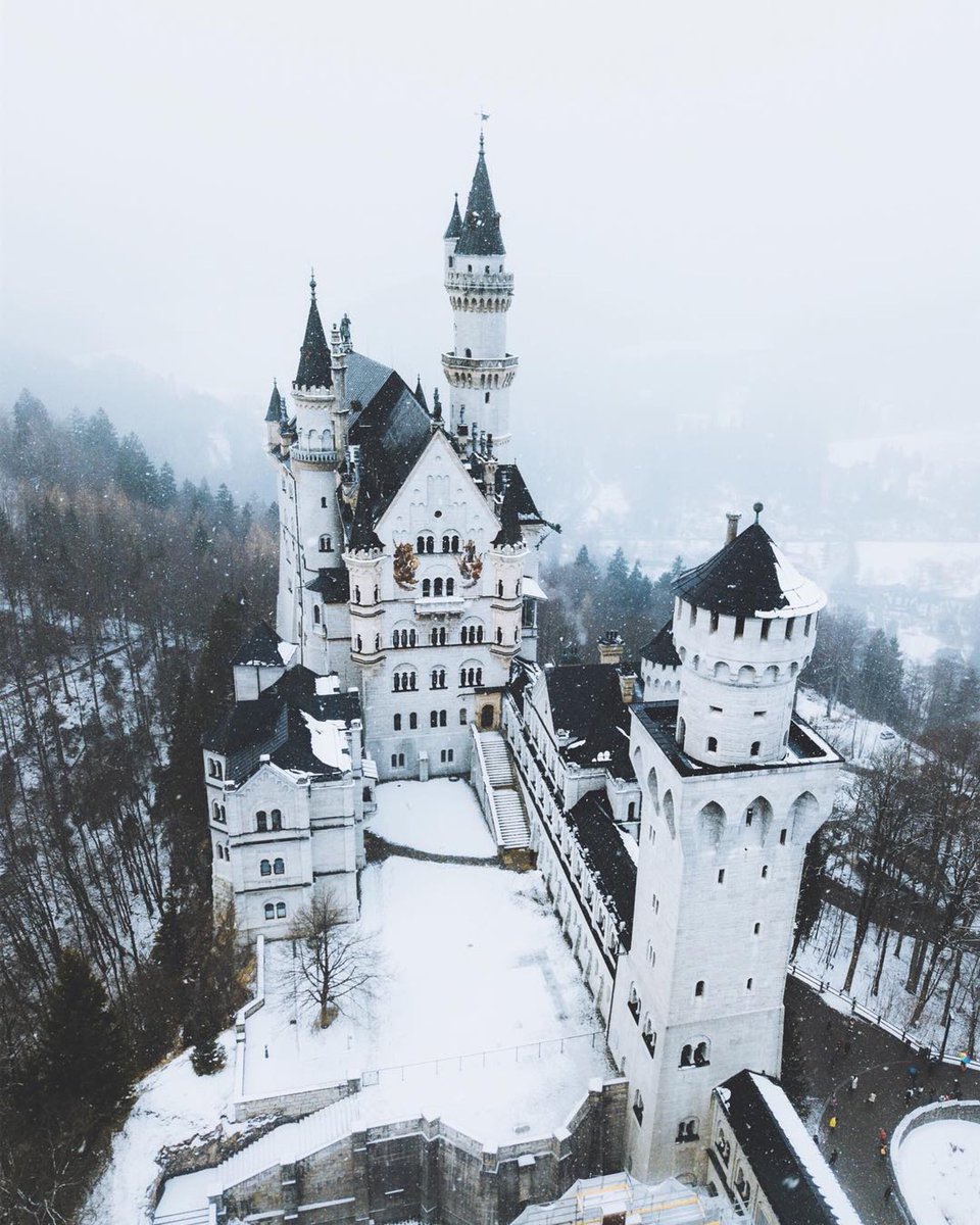 TravelPilots's tweet photo. Do you know what Disney movie features this castle? https://t.co/AoL1TAOKzh